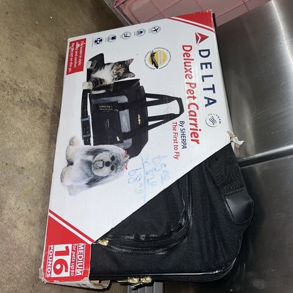 Sherpa TRAVEL DELTA® AIR LINES® Airline Approved Pet Carrier